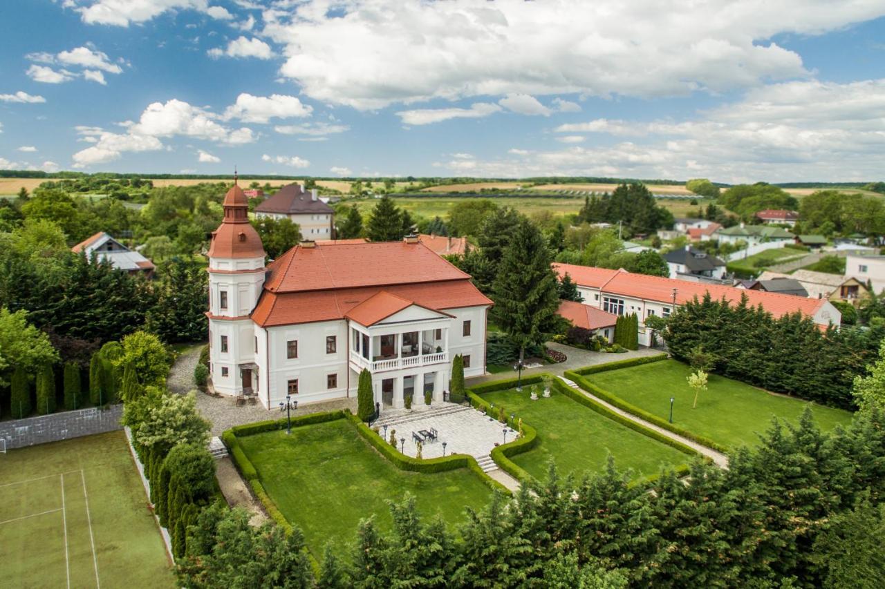 Am Kastiel Penzion Rimavská Sobota Exteriör bild